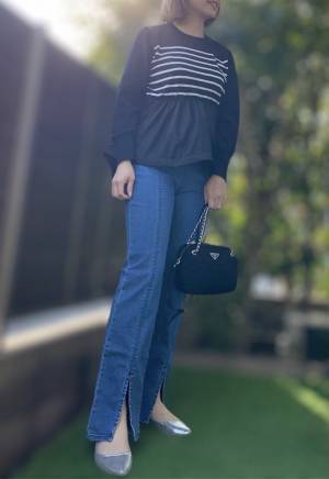 パンツスタイルにぴったり◎「スタイルアップ」にも期待！【アベイル】の「1枚でオシャレ見え」する”ペプラムトップス”とは