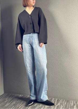 《コーデのマンネリ対策に…！》オンオフどちらでも使える”大人のフラットシューズコーデ”おすすめ4選