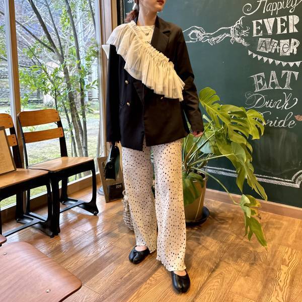 「持っていて損なし」！！【GRL】の万能”チュールティアードケープ”で着回しコーデ4選♡