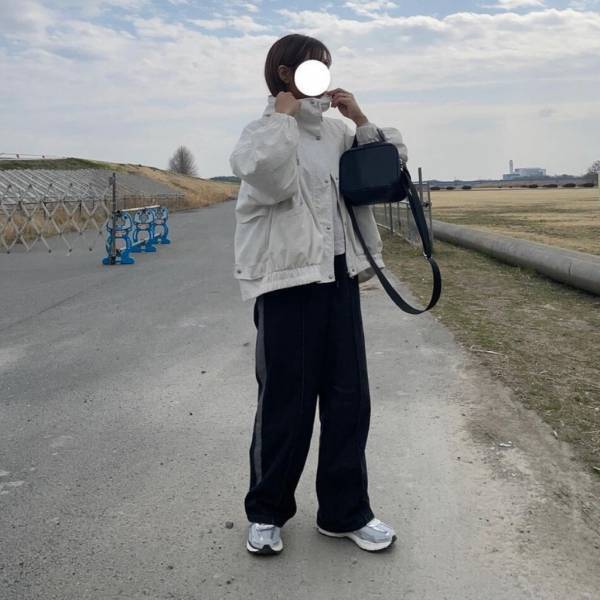 トレンドはシルバー！【NIKE】の「スニーカー」で作る”大人コーデ”4選