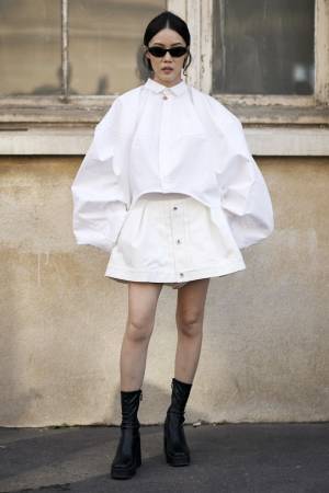 チアフルな「ミニスカート」で足取り軽やかに！ 春の着こなし５選【ストリートスナップ】