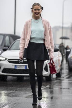 チアフルな「ミニスカート」で足取り軽やかに！ 春の着こなし５選【ストリートスナップ】