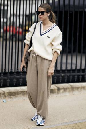 やっぱり万能なのは「ベージュボトム」！ 洗練の宿る軽快スタイル５選【ストリートスナップ】