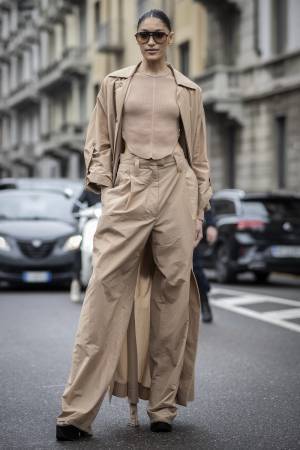 やっぱり万能なのは「ベージュボトム」！ 洗練の宿る軽快スタイル５選【ストリートスナップ】