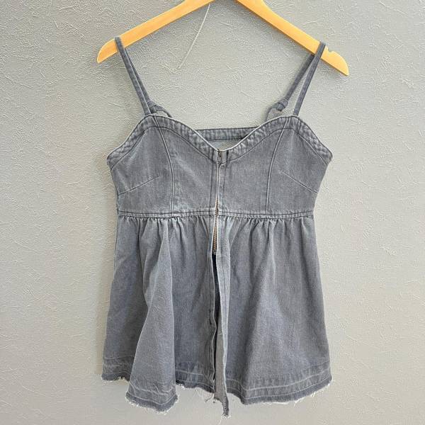 「スタイルアップ」して見える♡【しまむら】着回し力抜群の”デニムビスチェ”を紹介