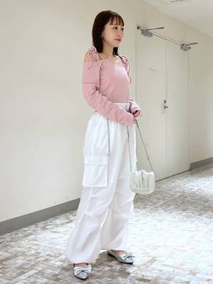 韓国っぽで話題！【オフショルトップス】で、春の「あか抜けコーデ」♡