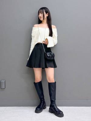 韓国っぽで話題！【オフショルトップス】で、春の「あか抜けコーデ」♡