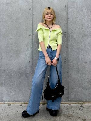 韓国っぽで話題！【オフショルトップス】で、春の「あか抜けコーデ」♡