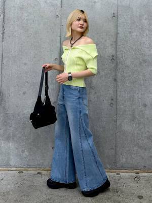 韓国っぽで話題！【オフショルトップス】で、春の「あか抜けコーデ」♡