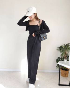 春も『黒』が可愛い！！【ユニクロ】重く見えない♡「お手本モノトーンコーデ」