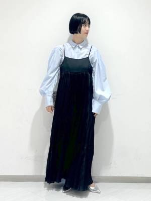 このツヤ感で垢抜け！ 春注目の【サテンワンピ】で「抜け感スタイル」に♡