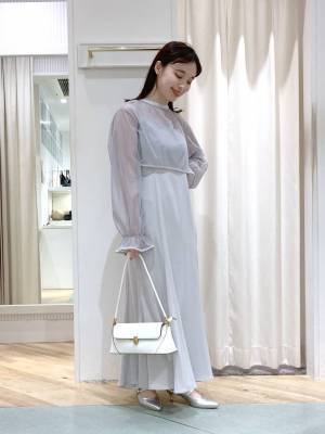 このツヤ感で垢抜け！ 春注目の【サテンワンピ】で「抜け感スタイル」に♡