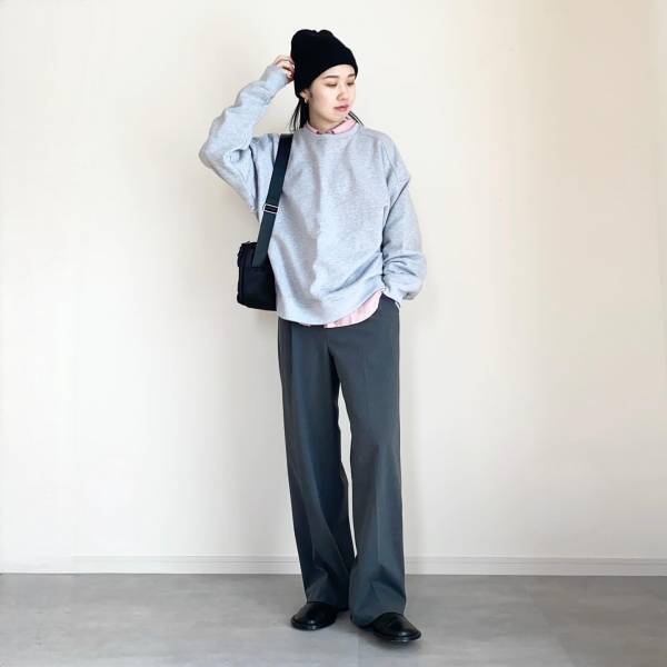 こりゃ、マネしないと、、！【ユニクロ】定番ボトムスを使った「最旬コーデ」って？