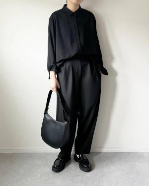 やっぱ『黒』が最強かも！【ユニクロ】着回し力、抜群♡「シンプルブラウス」