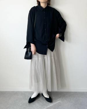 やっぱ『黒』が最強かも！【ユニクロ】着回し力、抜群♡「シンプルブラウス」