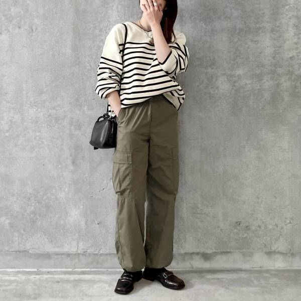 大人っぽく着るのが今年流！【ユニクロ】見たら真似したくなる♡「カーゴパンツ」コーデ術