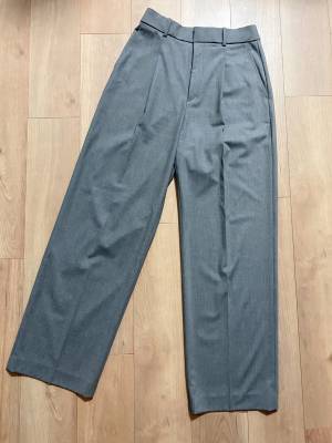 《やっぱり名品だった！》【ユニクロ】”タックワイドパンツ”着回しコーデ3選