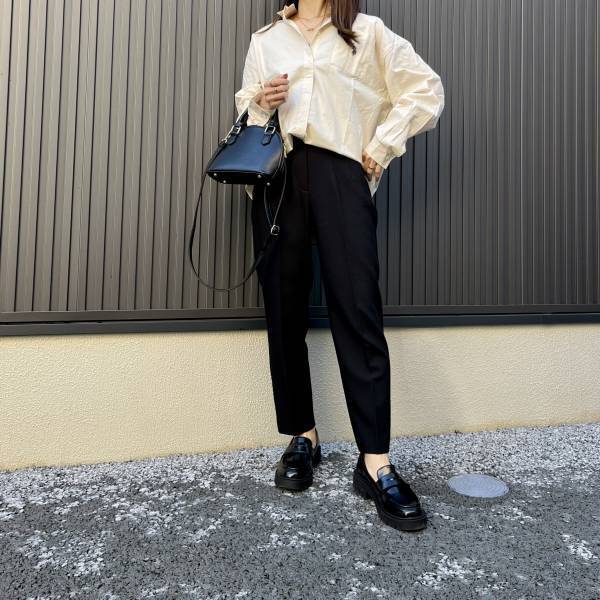 「機能性抜群」で「一年中履ける」！！【ユニクロ】”新作ローファー”を使った春コーデ