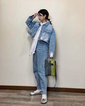 【春コーデ】ド定番の「デニムジャケット」今っぽく着るコツとは？