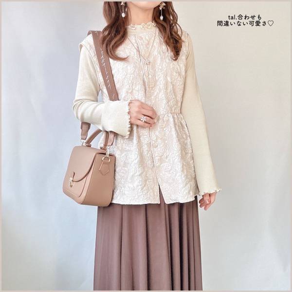 『淡色好きさん必見♡』【しまむら】カブり買い、続出！「花柄ペプラムジレ」