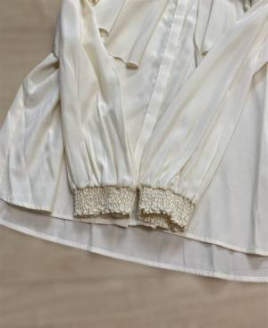 1着あると重宝するアイテム！！【lieulien】”フリルブラウス”特集