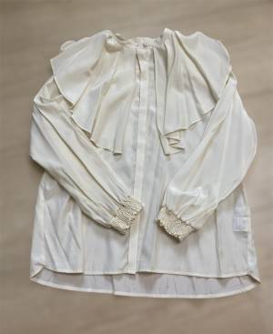 1着あると重宝するアイテム！！【lieulien】”フリルブラウス”特集