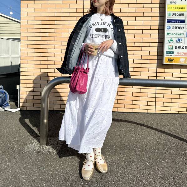 【GU】「長時間履いていても疲れにくい！」ゴールドカラーが華やかなシューズ、もうゲットした？