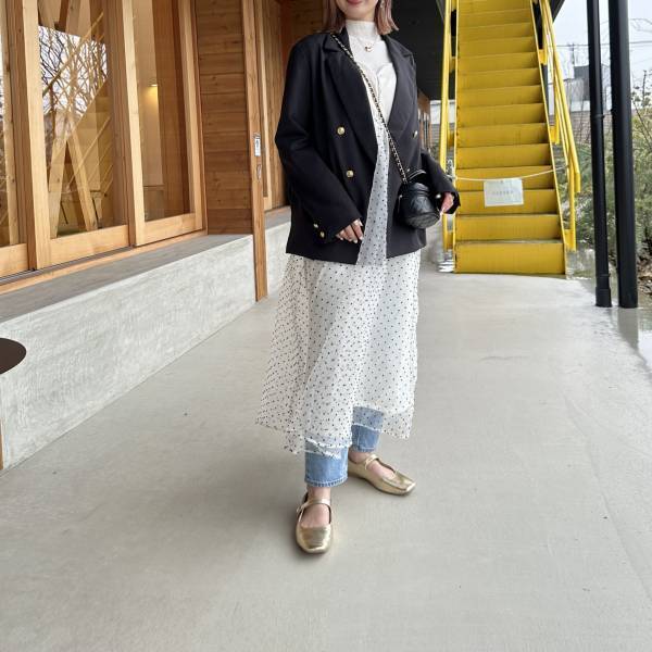 【GU】「長時間履いていても疲れにくい！」ゴールドカラーが華やかなシューズ、もうゲットした？