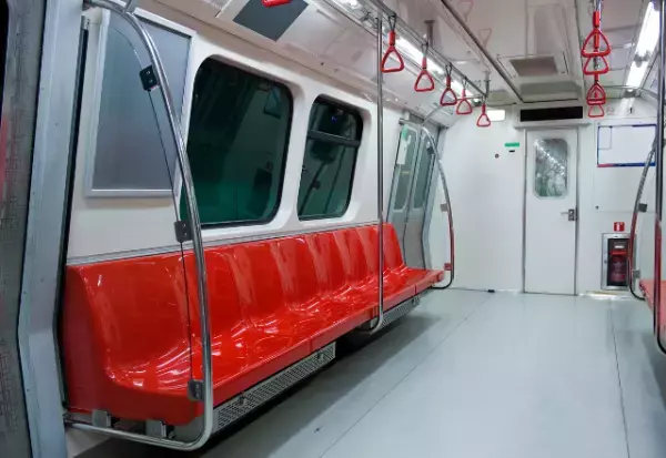 電車内で…”女子高生を狙う”男性。電車から降りれなくなり…次の瞬間⇒男性「あのなぁ…」”まさかの発言”に唖然…