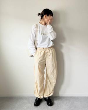 「とにかく軽くてラク」！「裾が絞れる」のも嬉しい◎【ユニクロ】で気になる”パラシュートパンツ”特集