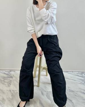 「とにかく軽くてラク」！「裾が絞れる」のも嬉しい◎【ユニクロ】で気になる”パラシュートパンツ”特集