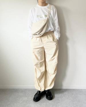 「とにかく軽くてラク」！「裾が絞れる」のも嬉しい◎【ユニクロ】で気になる”パラシュートパンツ”特集