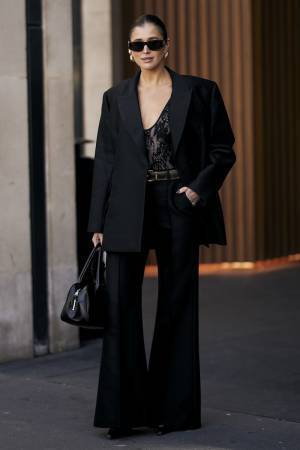 身軽さが鍵！ 季節感を捉えた「オールブラック」コーデの作り方【ストリートスナップ】