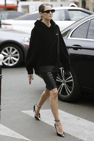 身軽さが鍵！ 季節感を捉えた「オールブラック」コーデの作り方【ストリートスナップ】