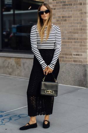 身軽さが鍵！ 季節感を捉えた「オールブラック」コーデの作り方【ストリートスナップ】