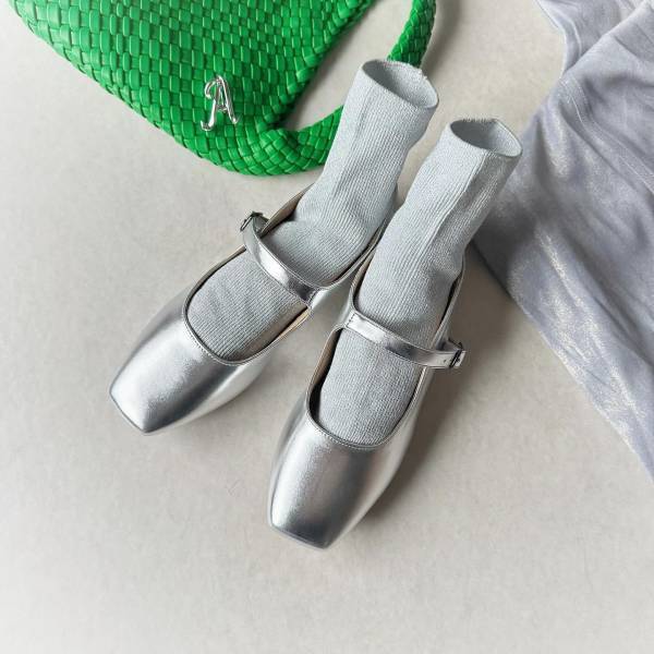 これ【GU】ってマジ！？ 争奪戦の予感♡ 絶対欲しい「高見えシューズ」