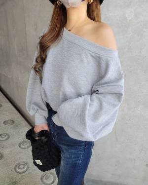 ワンショルにもできる◎【GRL】の”オフショルダートップス”が「使い勝手いい」