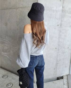 ワンショルにもできる◎【GRL】の”オフショルダートップス”が「使い勝手いい」