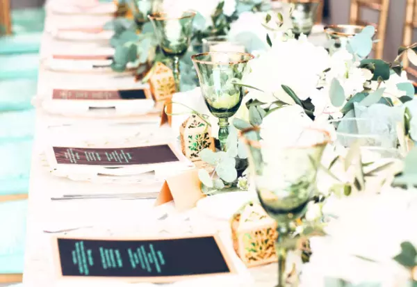 結婚式で…新郎「問答無用でつまみ出せ」何も知らず”新婦側の親族”を帰らせる新郎！？すべてを把握し…新婦「…なるほどね」