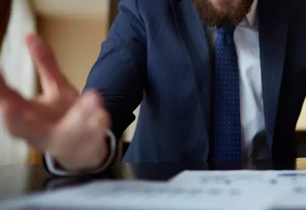 10歳上の取引先の担当者に“タメ口”で会話する上司！？だが次の瞬間…⇒【まさかの展開】に…上司「え！？」