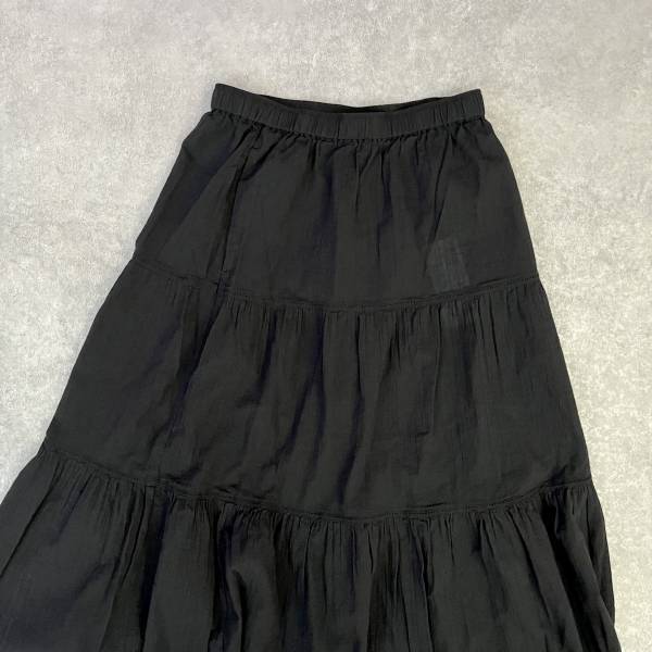 ふんわりとしたティアードが可愛い♡【ユニクロ】の”スカート”でモノトーンコーデ3選