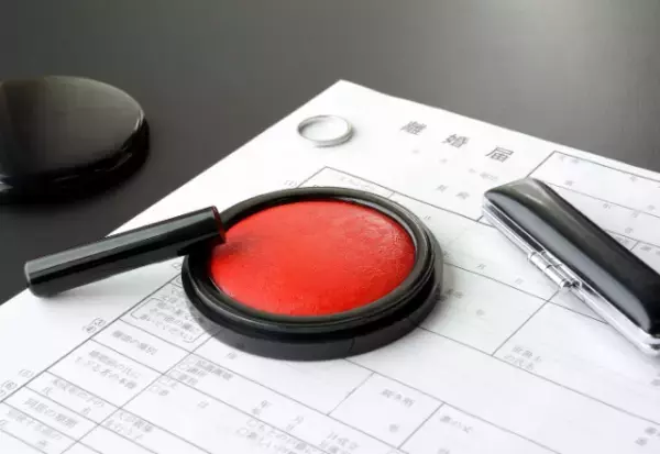 浮気妻「慰謝料は200万円にする」夫「…はあ？」話の通じない妻に【正当な反撃】をした結果…→浮気妻「どういうこと！」