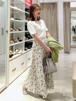 上品見えが嬉しい♡【グローバルワーク】オンオフ問わず着たい！「白トップス」