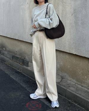 即マネしたいーッ！【ユニクロ】人気の“タックワイドパンツ”の「お手本コーデ」