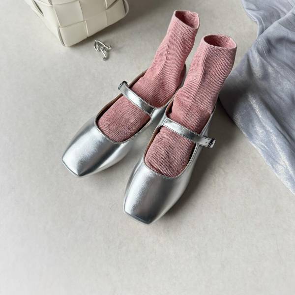 足元のオシャレは【GU】で♡ お値段以上の高見え！「ストラップシューズ」