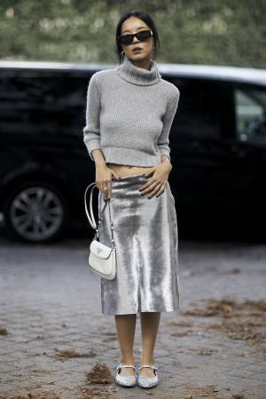 冒険心をくすぐる「春のモノトーン」で絵になる！【ストリートスナップ】