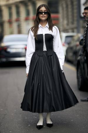 冒険心をくすぐる「春のモノトーン」で絵になる！【ストリートスナップ】