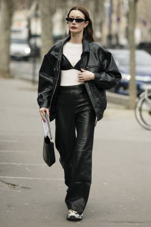 冒険心をくすぐる「春のモノトーン」で絵になる！【ストリートスナップ】