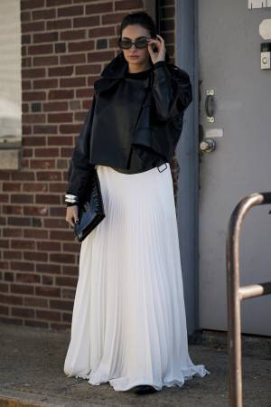 冒険心をくすぐる「春のモノトーン」で絵になる！【ストリートスナップ】