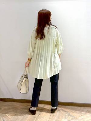 “バックデザイン”に惚れ惚れ♡ 後ろ美人を叶える【最旬トップス】が見逃せない！